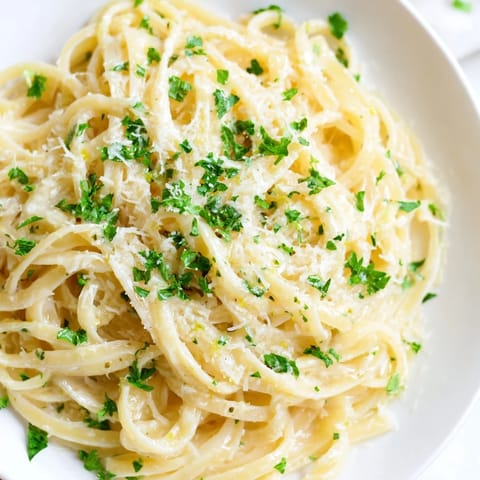 This quick and easy Pasta Alfredo Cottage Hack presents a comforting Italian-American dinner, ready in minutes.
